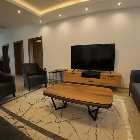 Tarcin Luxury Cicke