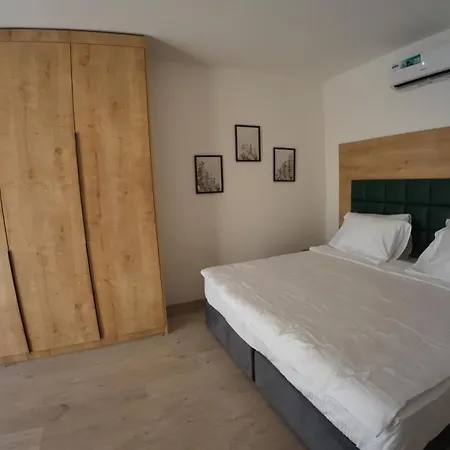 Tarcin Luxury Cicke